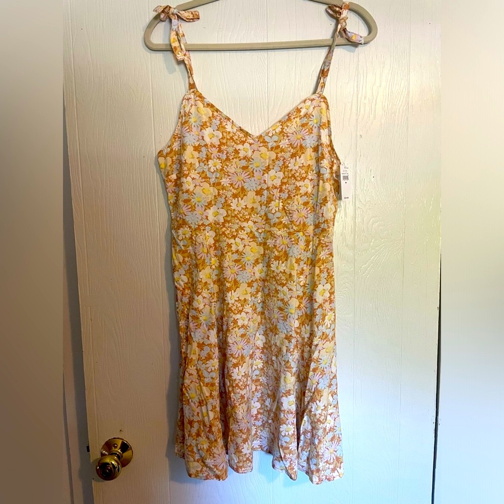 NWT Gap Dress V-Neck Cami Mini Dress, Size Medium Floral Dress